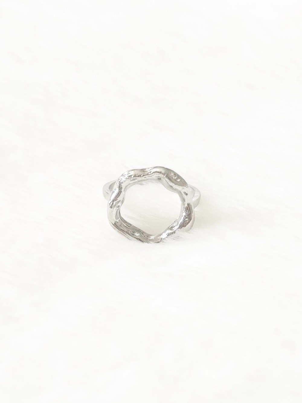 5/$15 🩷 MUST BUNDLE Silver Circle Wave Ring - Picture 1 of 4